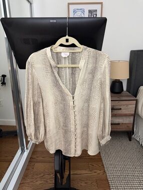 Parker Ribbed Button-Front V-Neck Blouse - Beige Snake Print